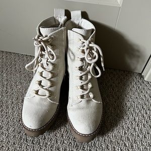 Universal thread combat boots